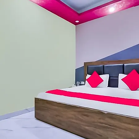 Hotel Classic-Hazrat Nizamuddin Railway Station